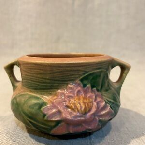 Vintage ROSEVILLE Pottery Small Water Lily vase- Pink